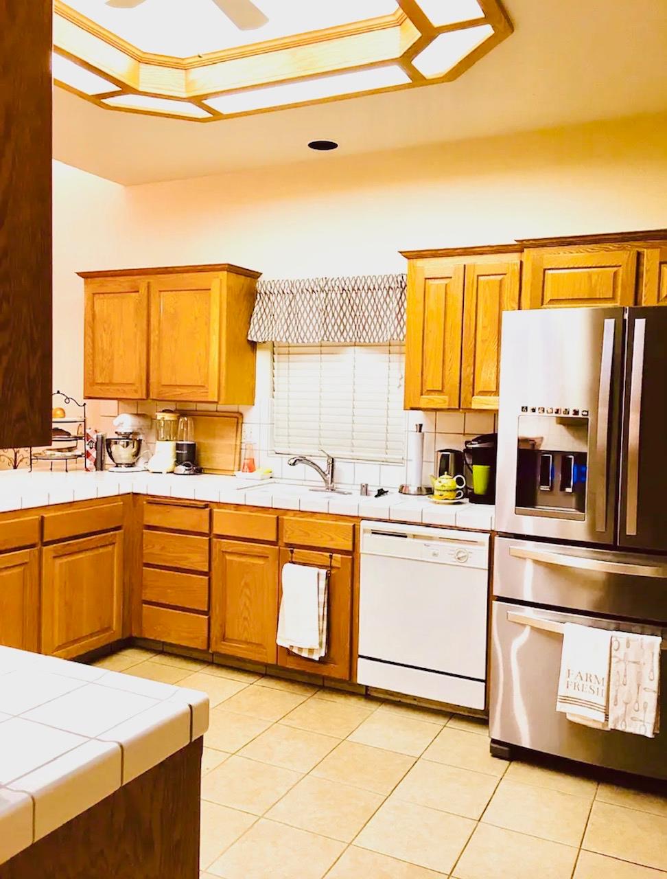 2559 E Fallbrook Ave, Fresno, CA 93720