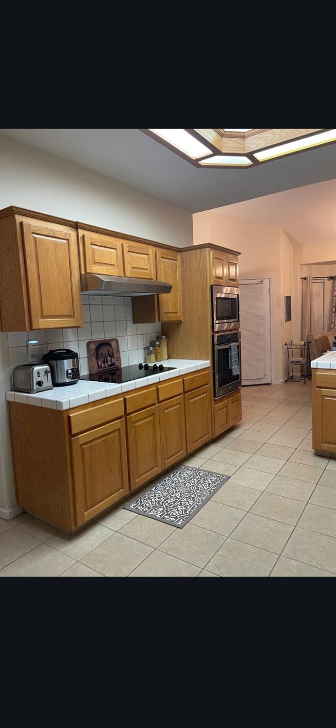 2559 E Fallbrook Ave, Fresno, CA 93720