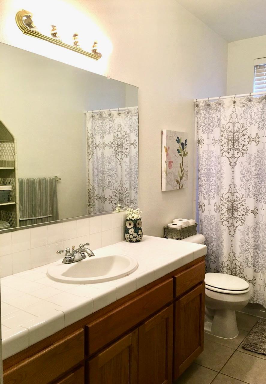 2559 E Fallbrook Ave, Fresno, CA 93720