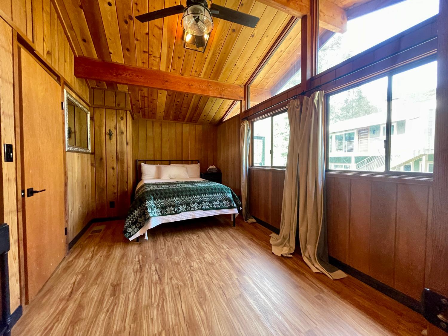 38954 Lake Point Court, Bass Lake, CA 93604