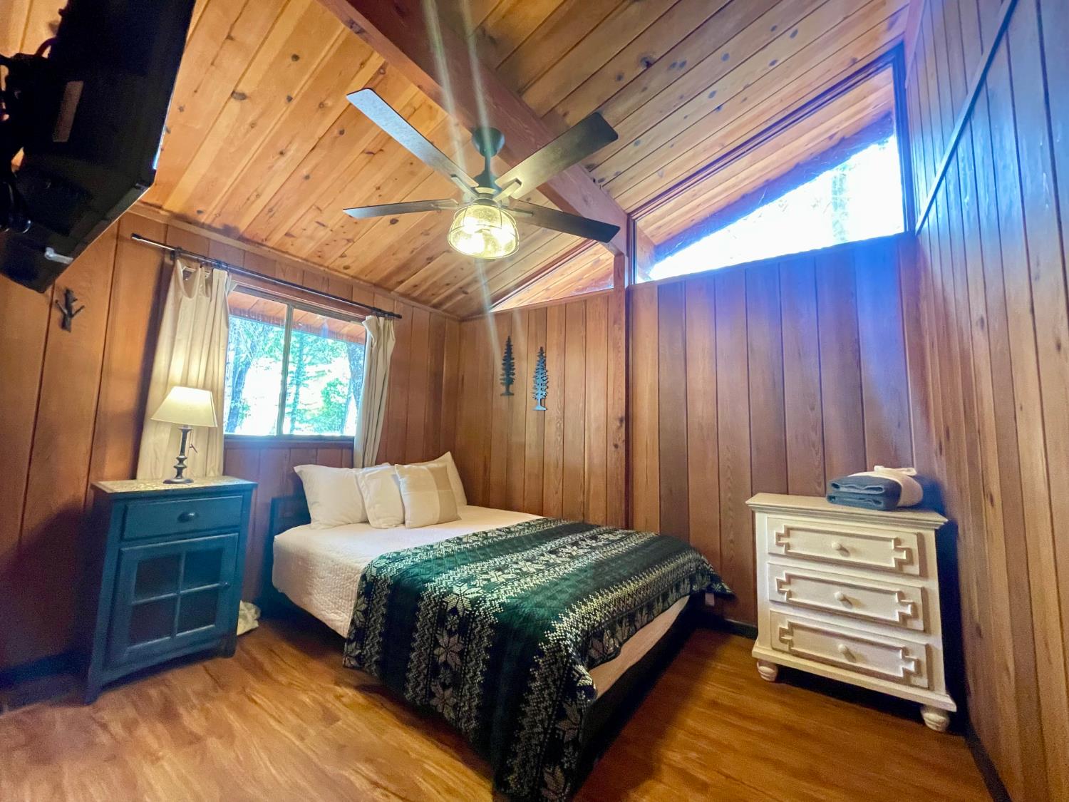 38954 Lake Point Court, Bass Lake, CA 93604