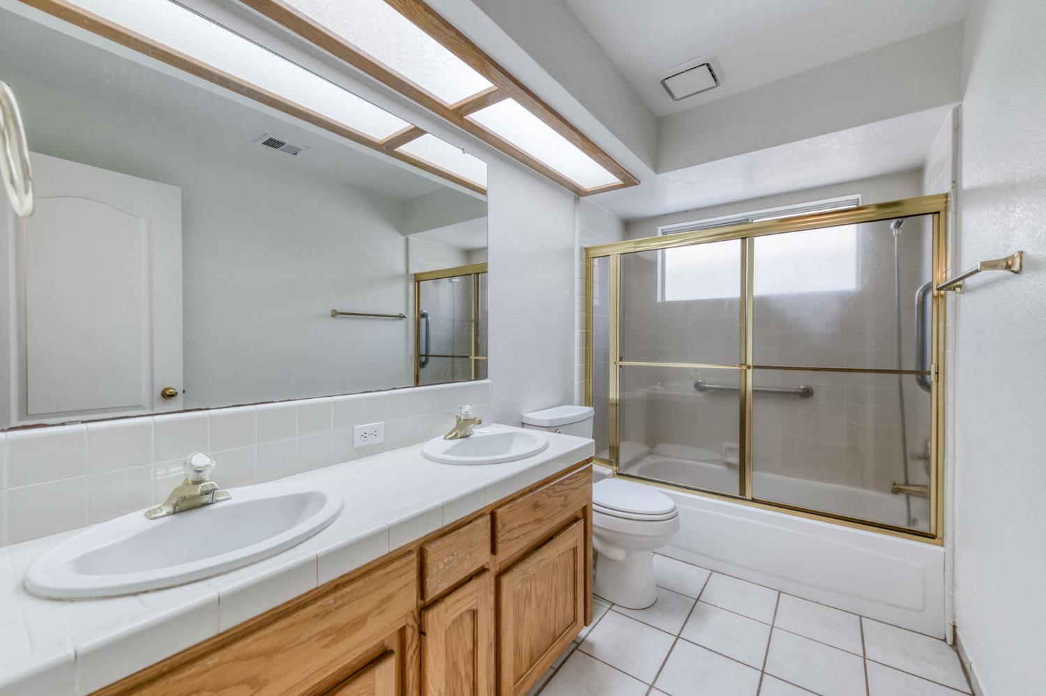 6342 N Selland Ave, Fresno, CA 93711