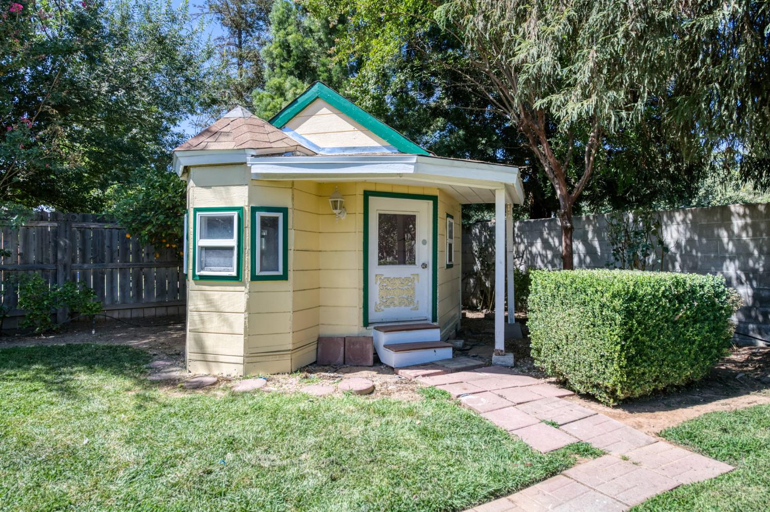 6342 N Selland Ave, Fresno, CA 93711