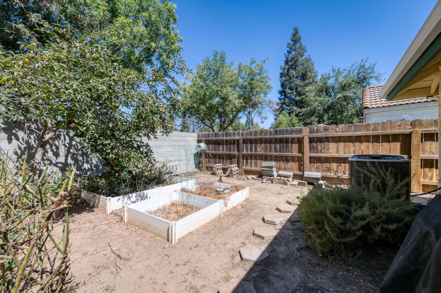 6342 N Selland Ave, Fresno, CA 93711
