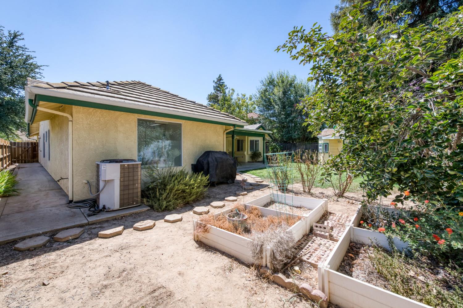 6342 N Selland Ave, Fresno, CA 93711