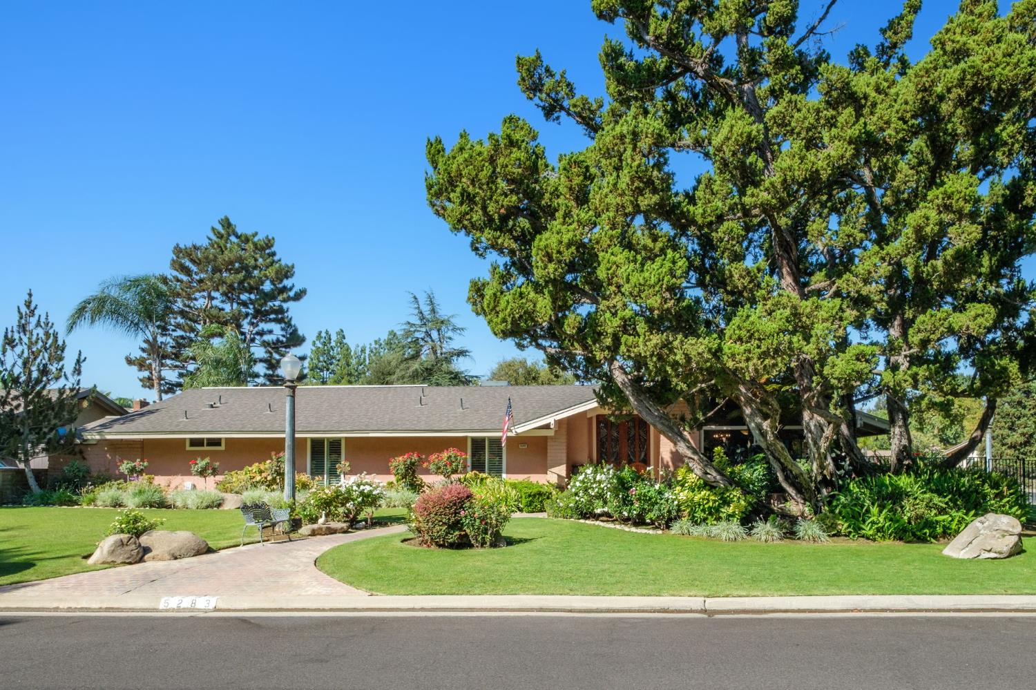 5283 N Pleasant Ave, Fresno, CA 93711