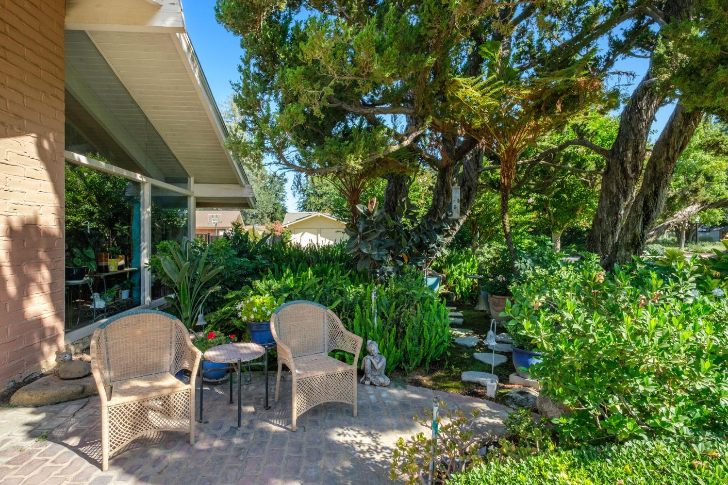 5283 N Pleasant Ave, Fresno, CA 93711