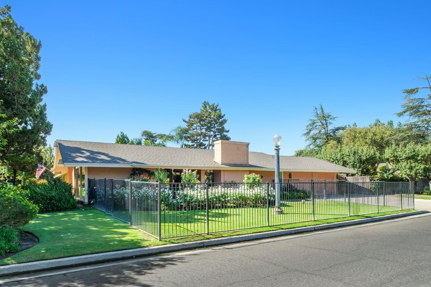 5283 N Pleasant Ave, Fresno, CA 93711