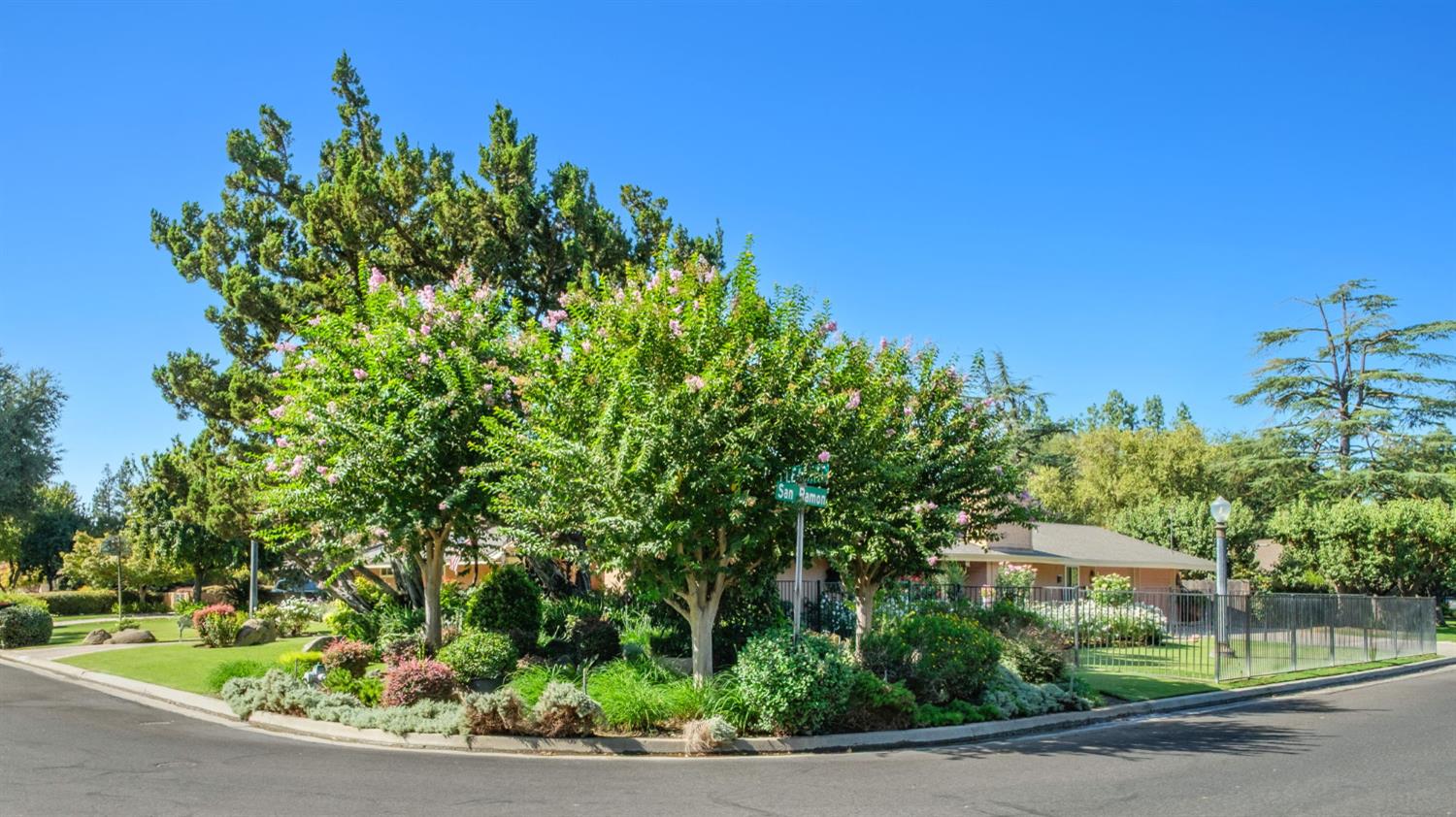 5283 N Pleasant Ave, Fresno, CA 93711