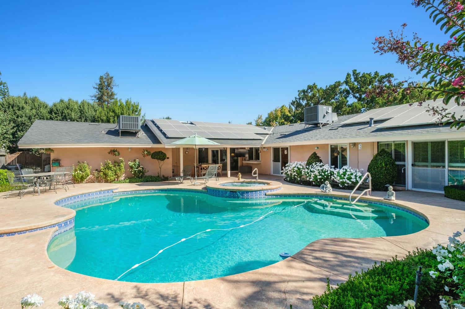 5283 N Pleasant Ave, Fresno, CA 93711