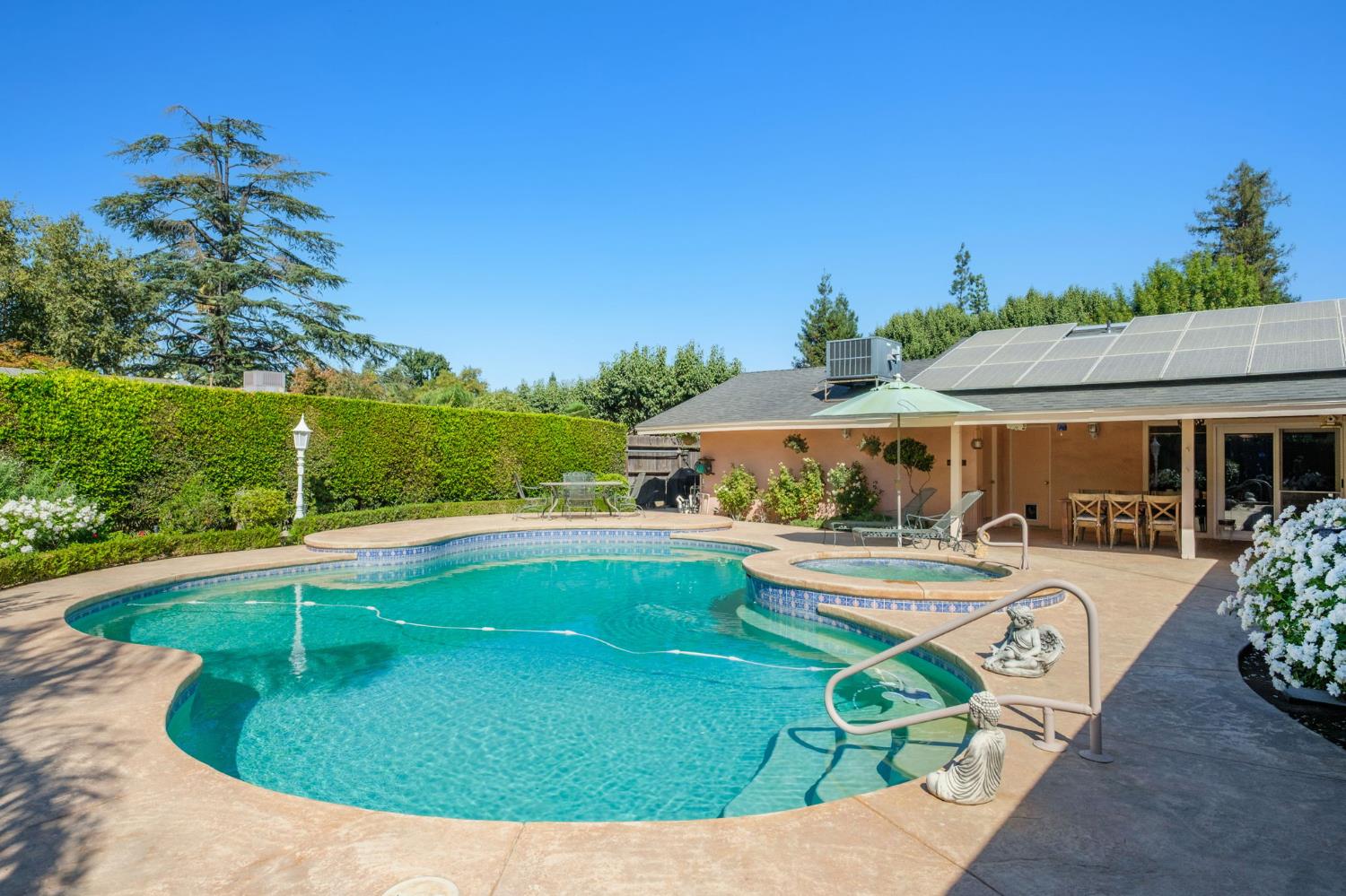 5283 N Pleasant Ave, Fresno, CA 93711