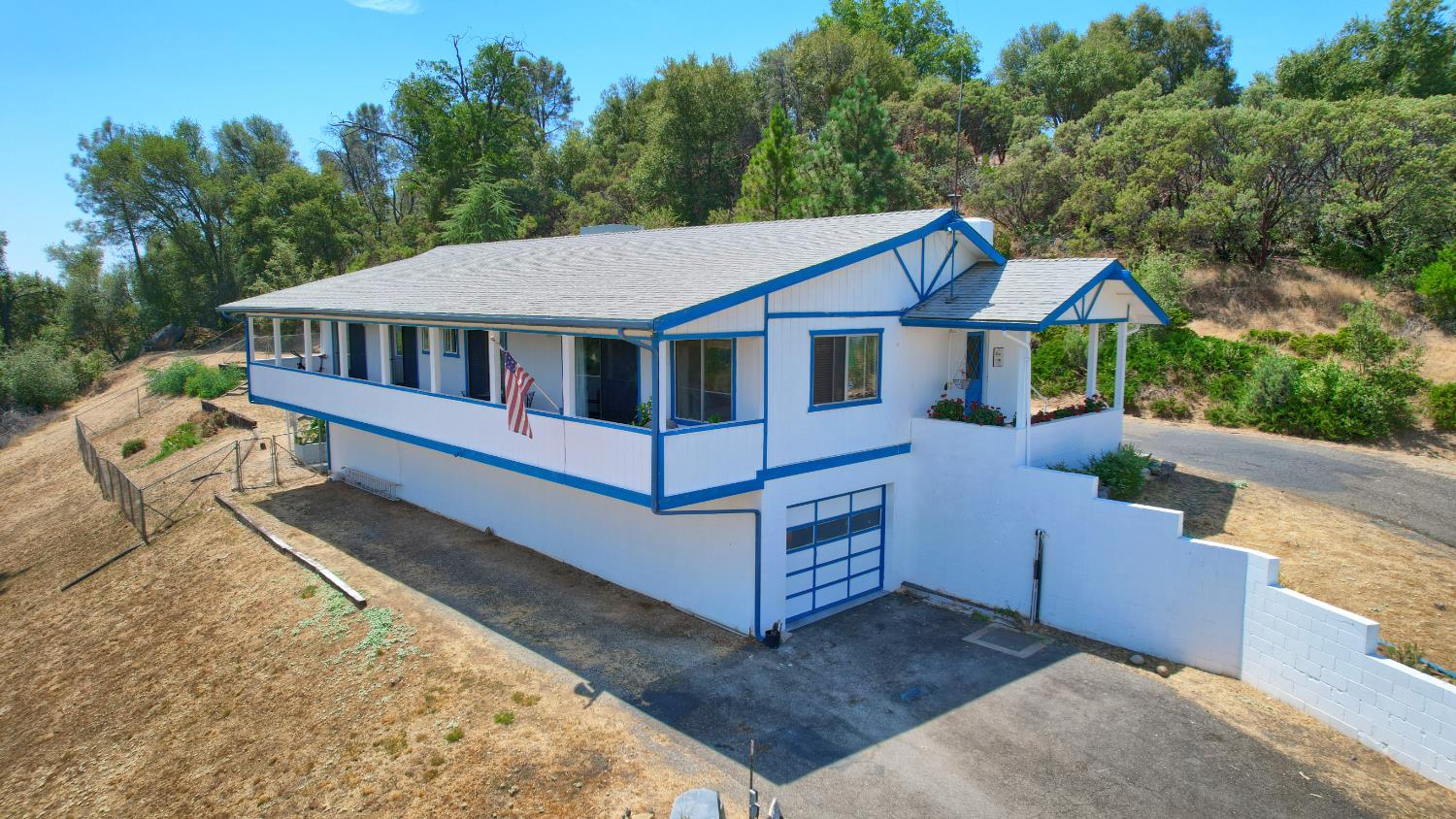 5767 Meadow Ln, Mariposa, CA 95338