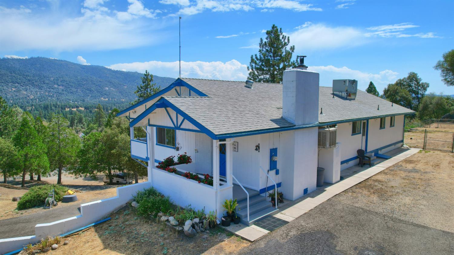 5767 Meadow Ln, Mariposa, CA 95338