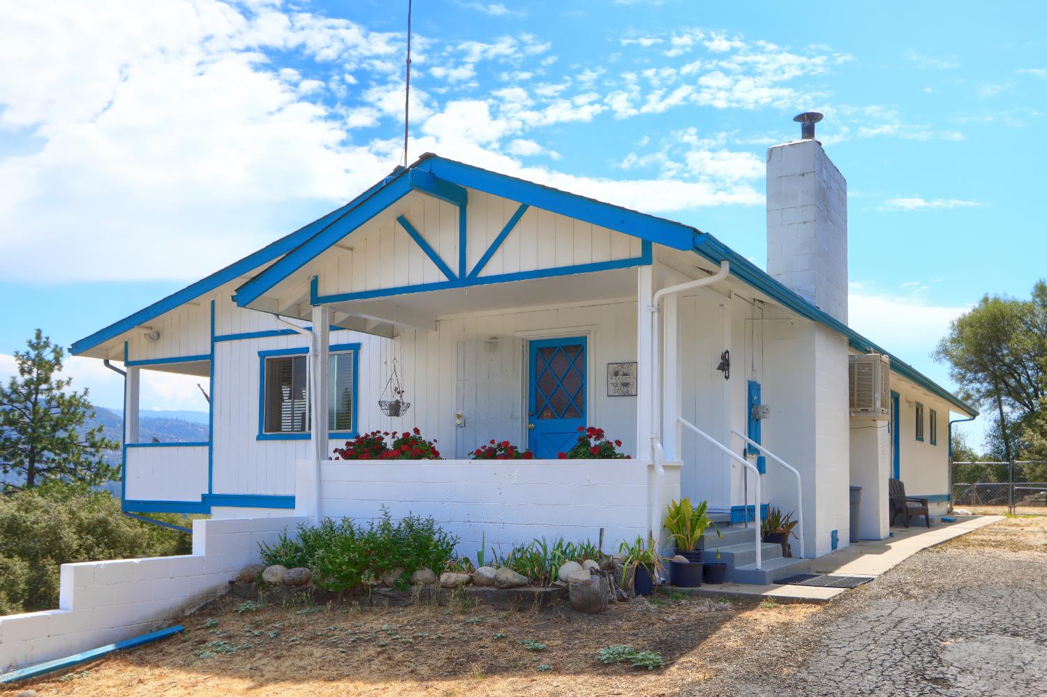 5767 Meadow Ln, Mariposa, CA 95338