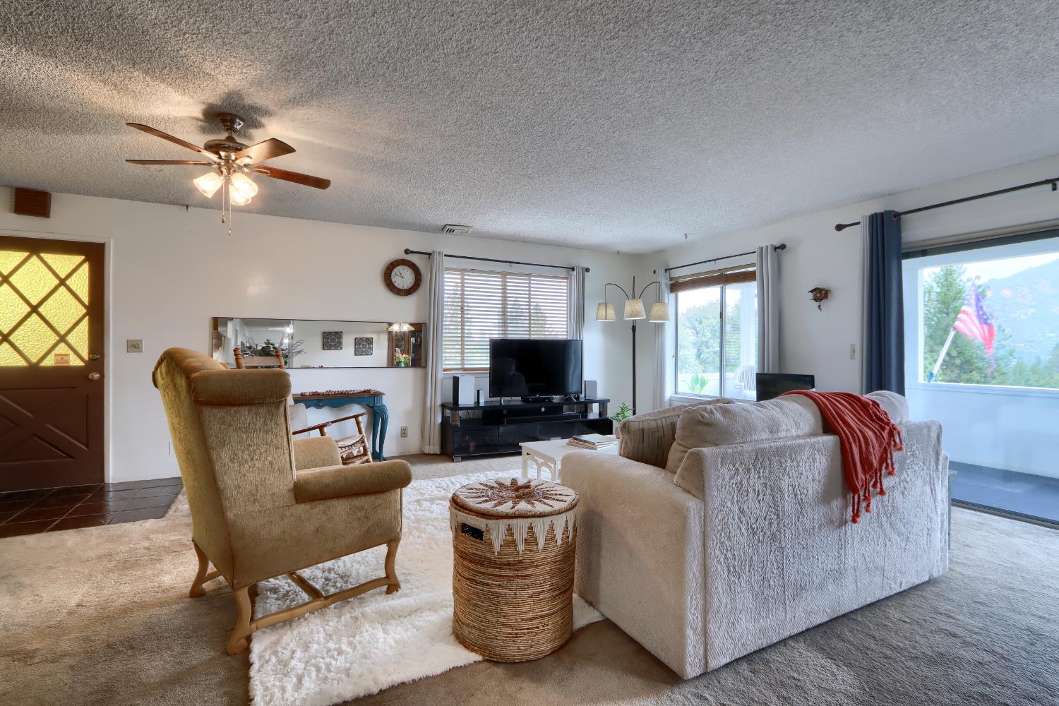5767 Meadow Ln, Mariposa, CA 95338