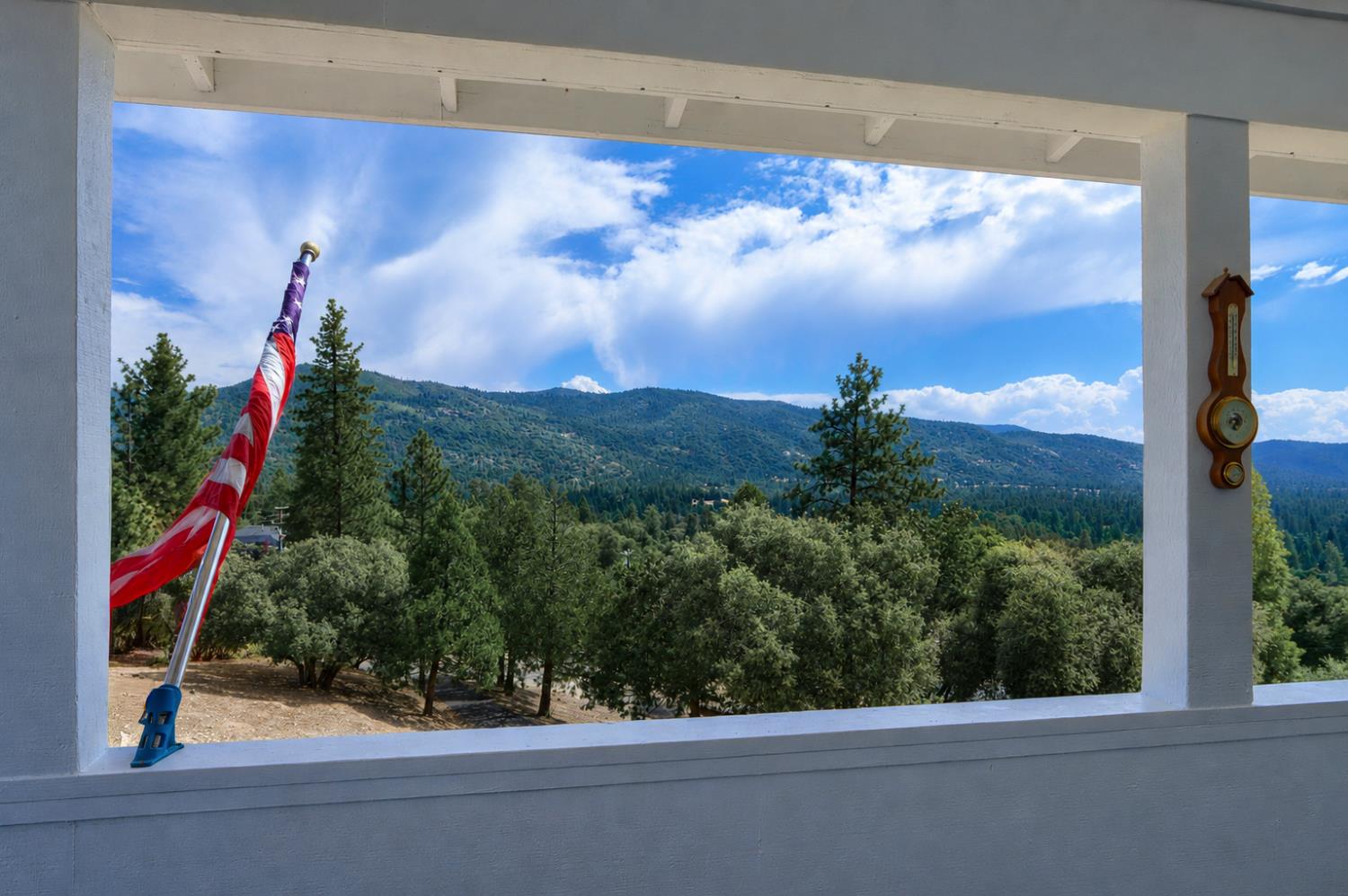 5767 Meadow Ln, Mariposa, CA 95338
