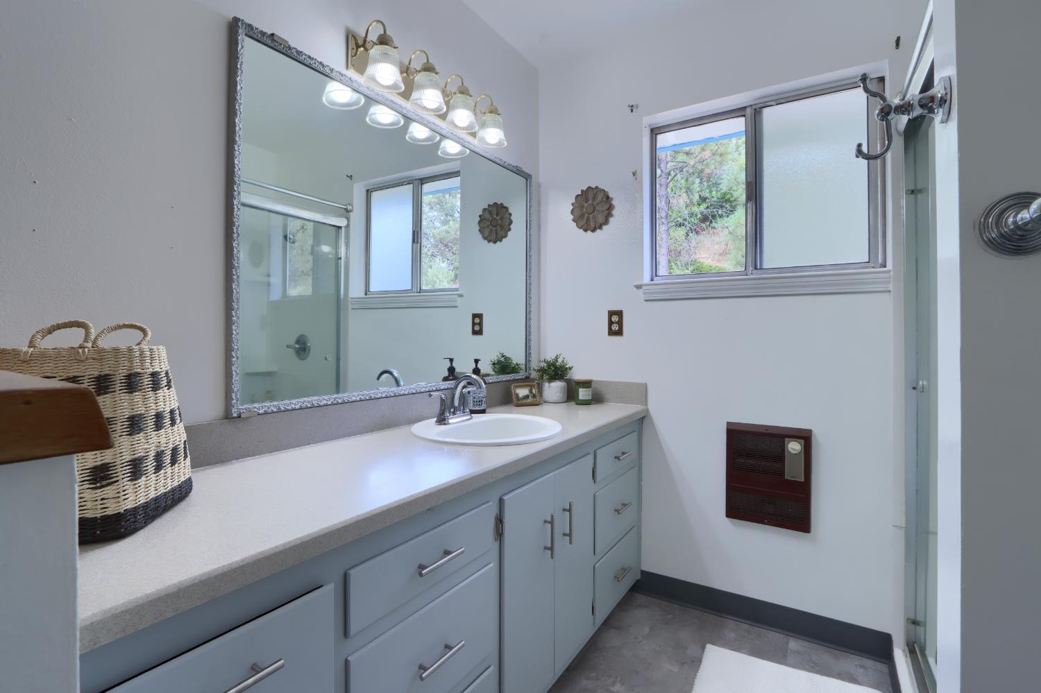 5767 Meadow Ln, Mariposa, CA 95338