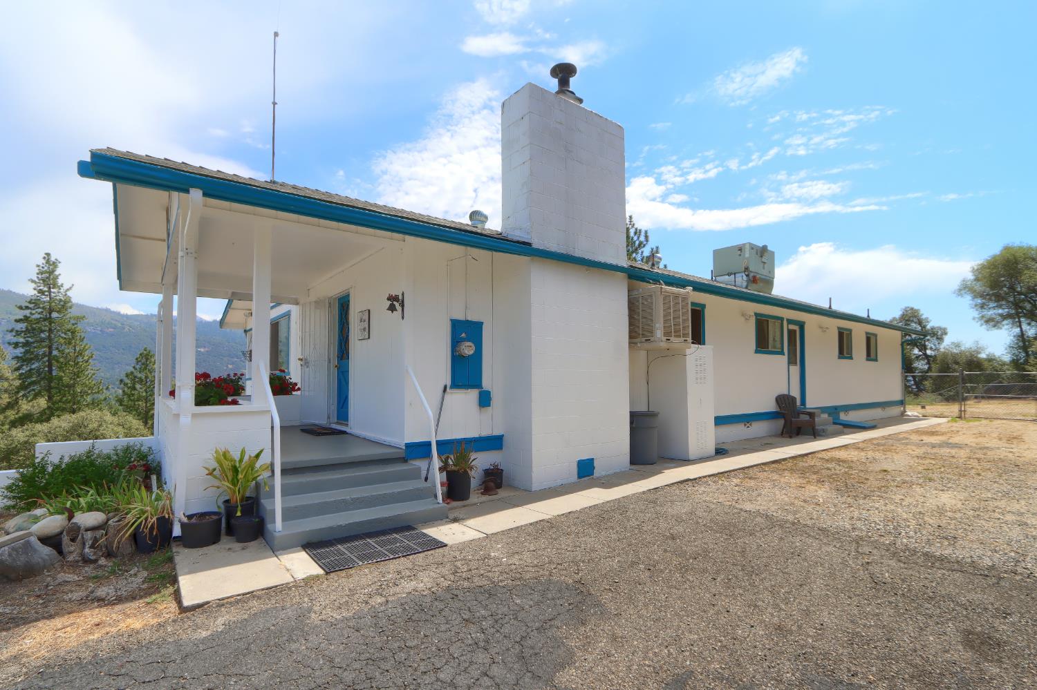5767 Meadow Ln, Mariposa, CA 95338
