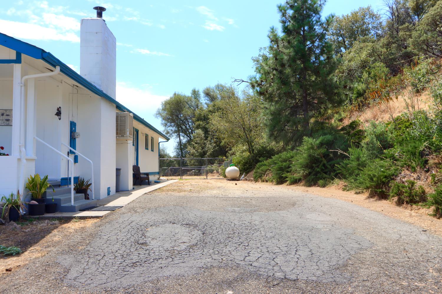 5767 Meadow Ln, Mariposa, CA 95338