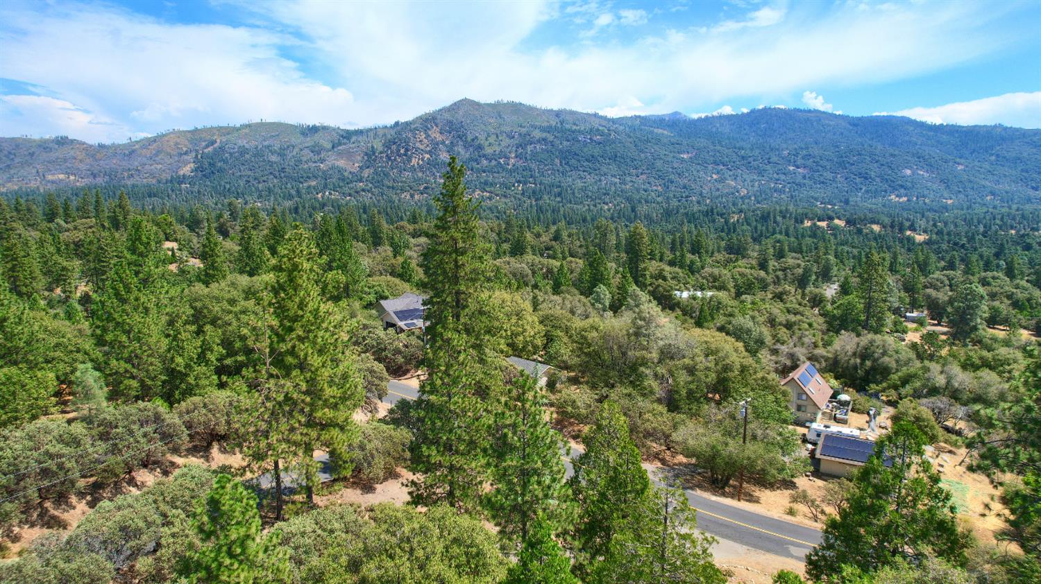 5767 Meadow Ln, Mariposa, CA 95338