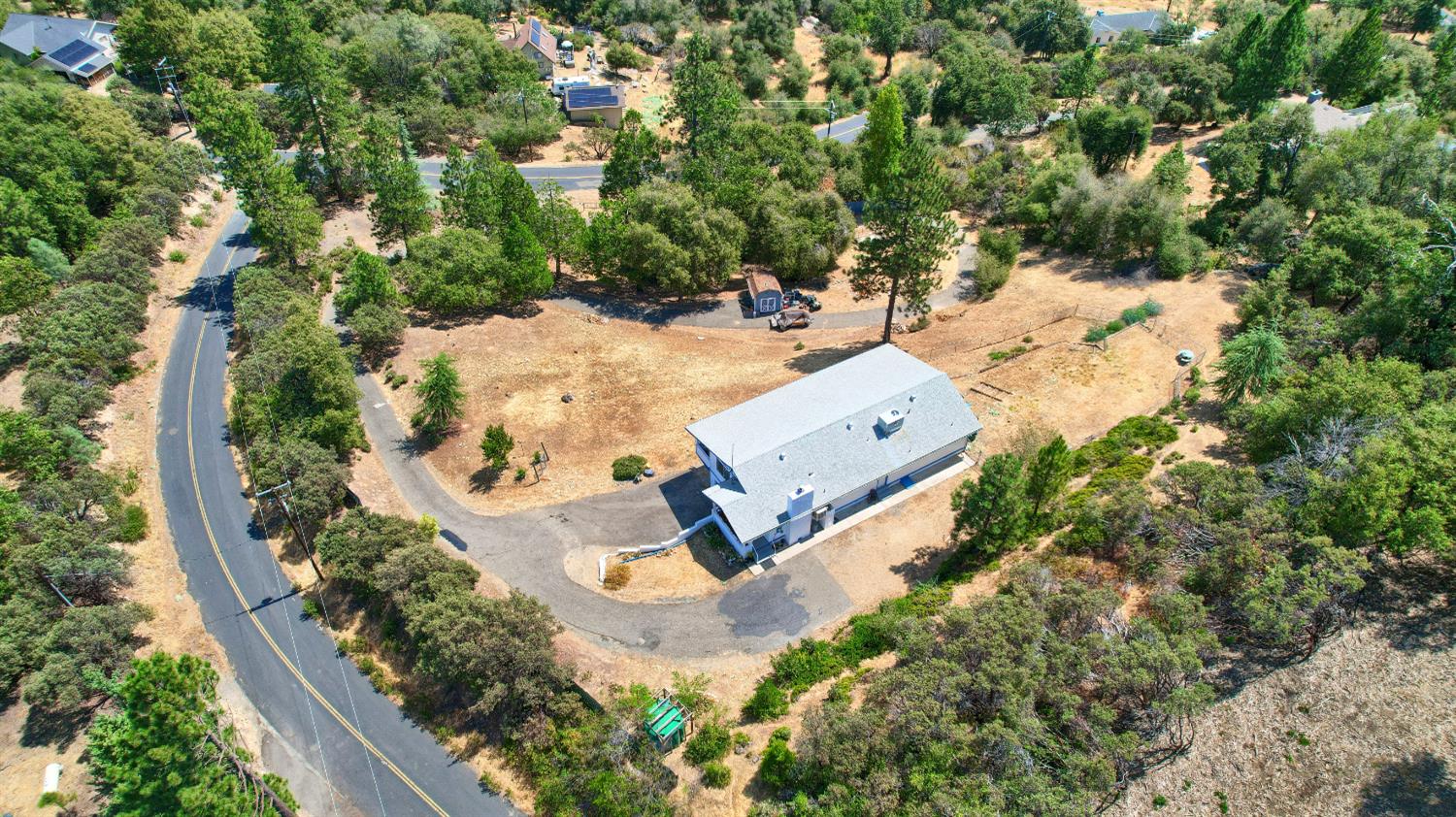 5767 Meadow Ln, Mariposa, CA 95338