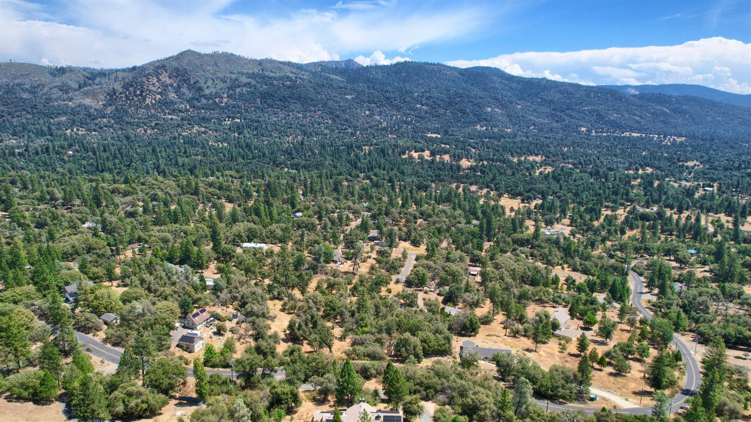 5767 Meadow Ln, Mariposa, CA 95338