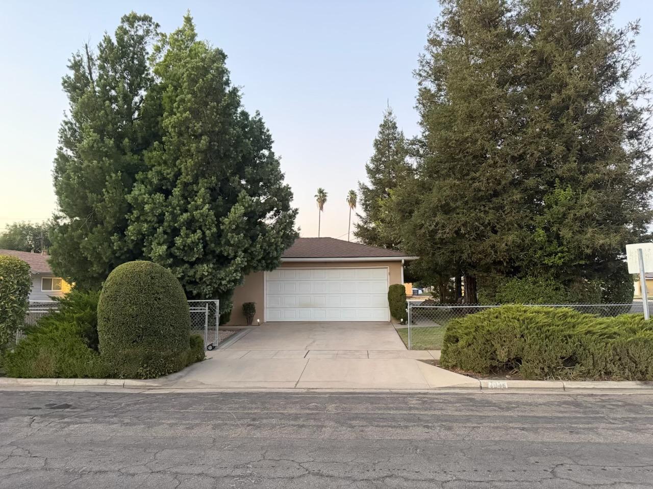 4045 N Millbrook Ave, Fresno, CA 93726