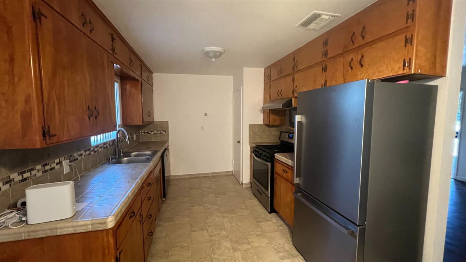 4045 N Millbrook Ave, Fresno, CA 93726