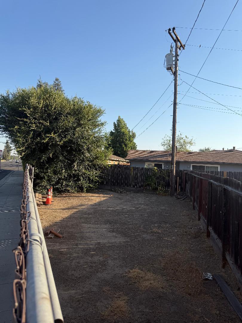 4045 N Millbrook Ave, Fresno, CA 93726