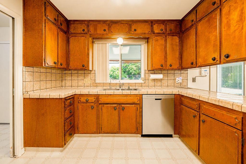 6308 N Lead Ave, Fresno, CA 93711
