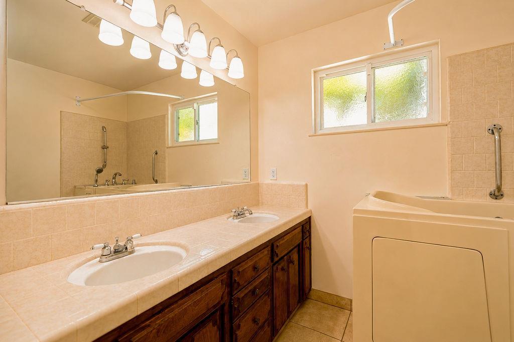 6308 N Lead Ave, Fresno, CA 93711