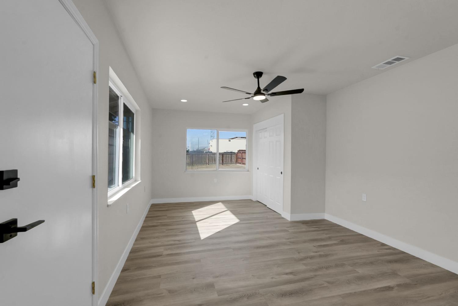 1338 P St, Firebaugh, CA 93622