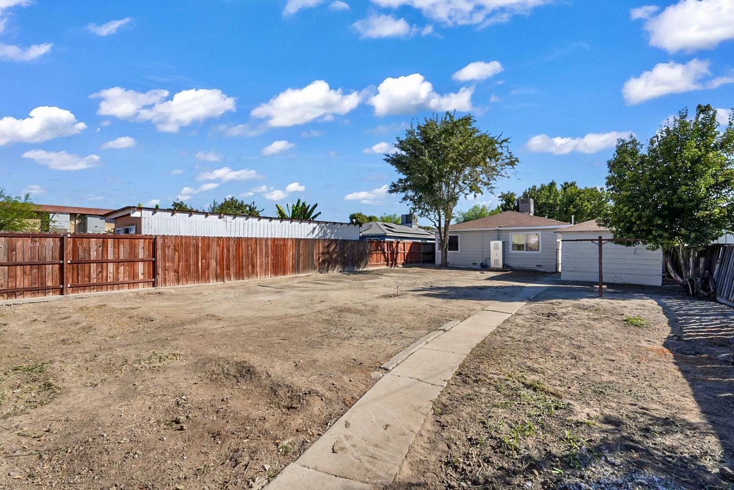 1338 P St, Firebaugh, CA 93622