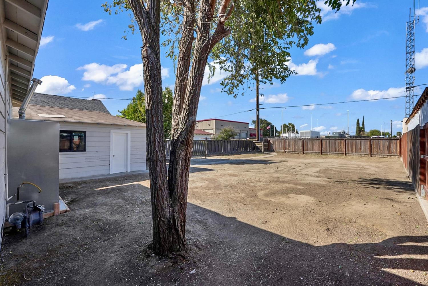1338 P St, Firebaugh, CA 93622