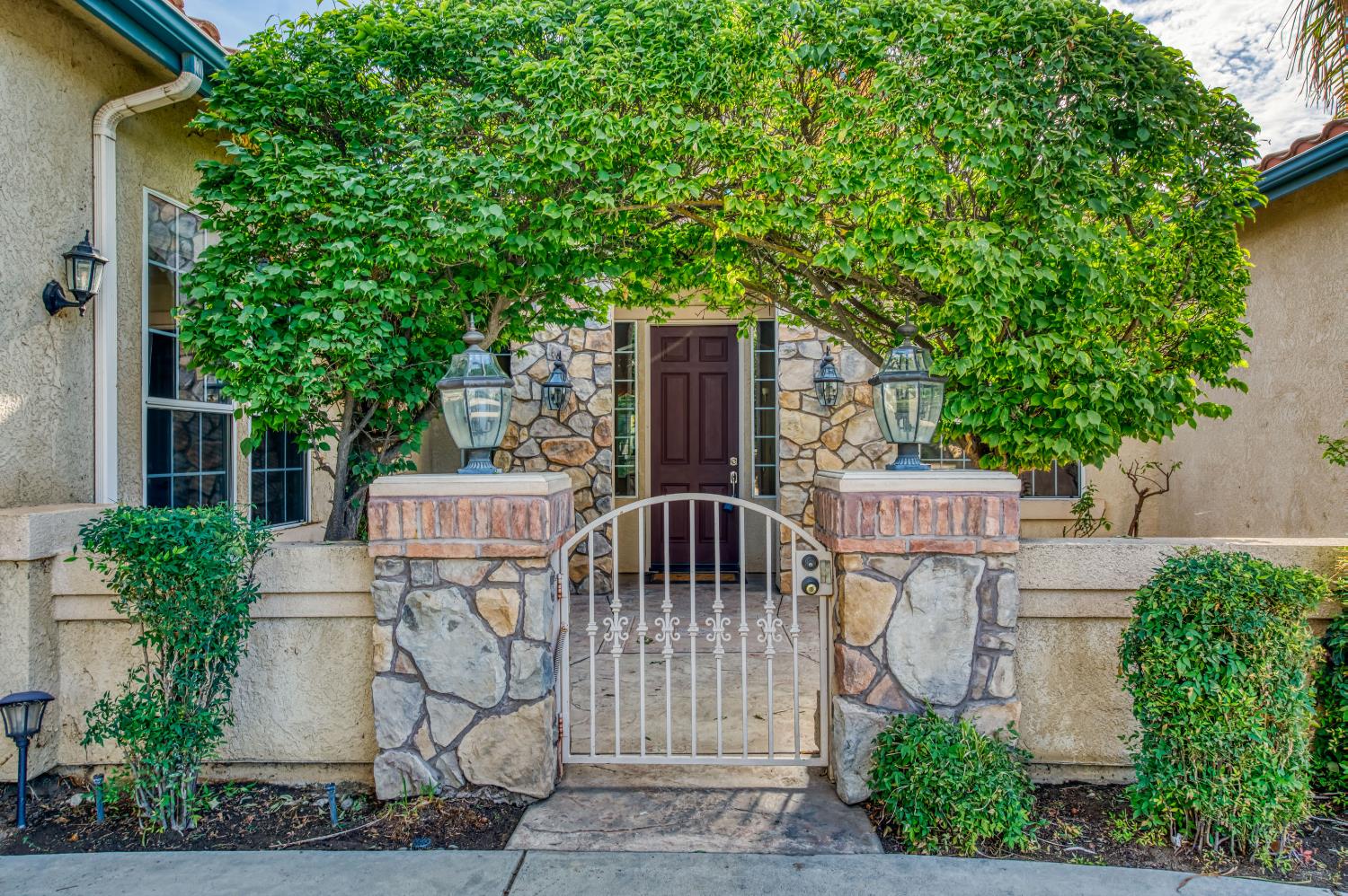 1165 N Fairfax Ave, Clovis, CA 93611