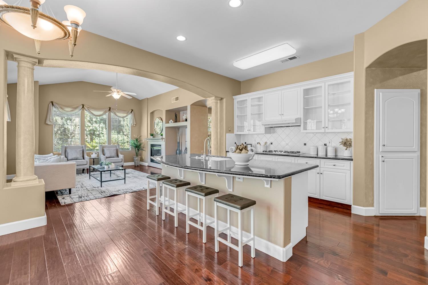 1165 N Fairfax Ave, Clovis, CA 93611