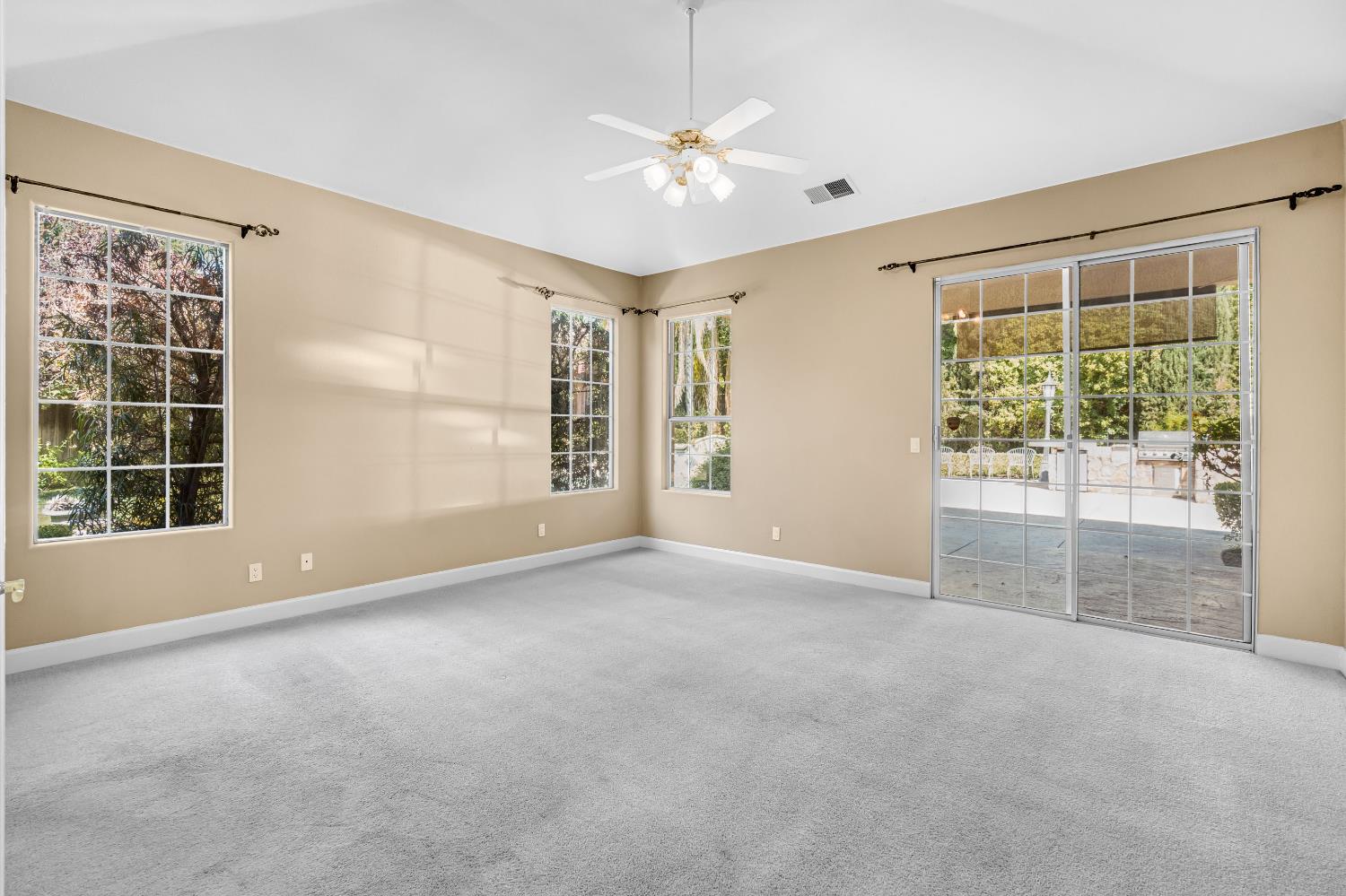 1165 N Fairfax Ave, Clovis, CA 93611