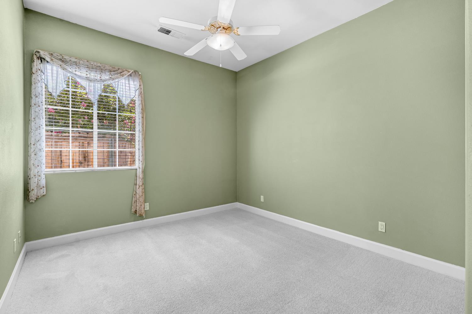 1165 N Fairfax Ave, Clovis, CA 93611