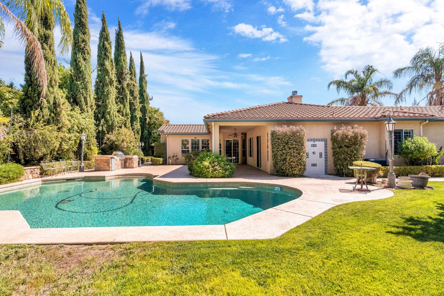 1165 N Fairfax Ave, Clovis, CA 93611