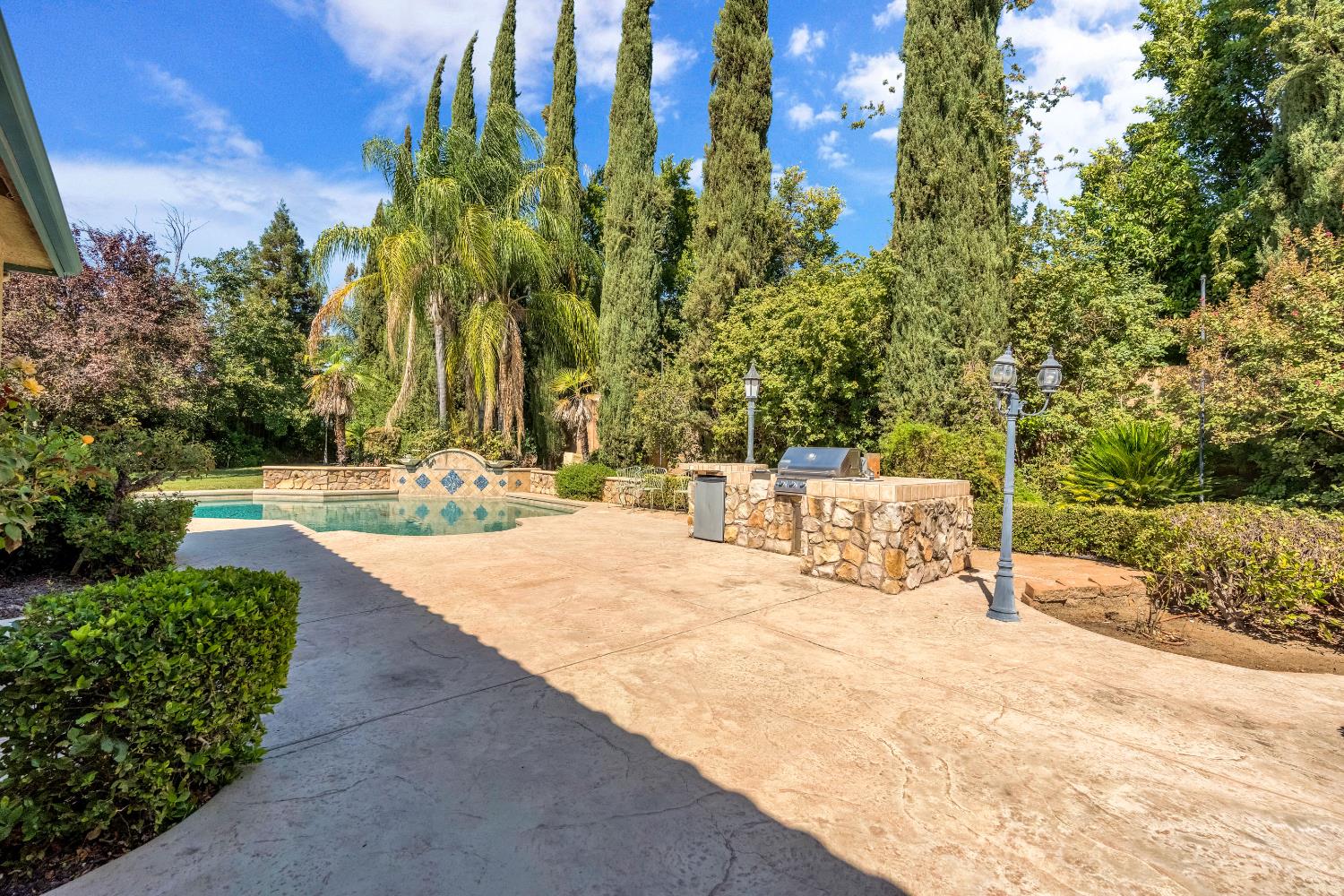 1165 N Fairfax Ave, Clovis, CA 93611