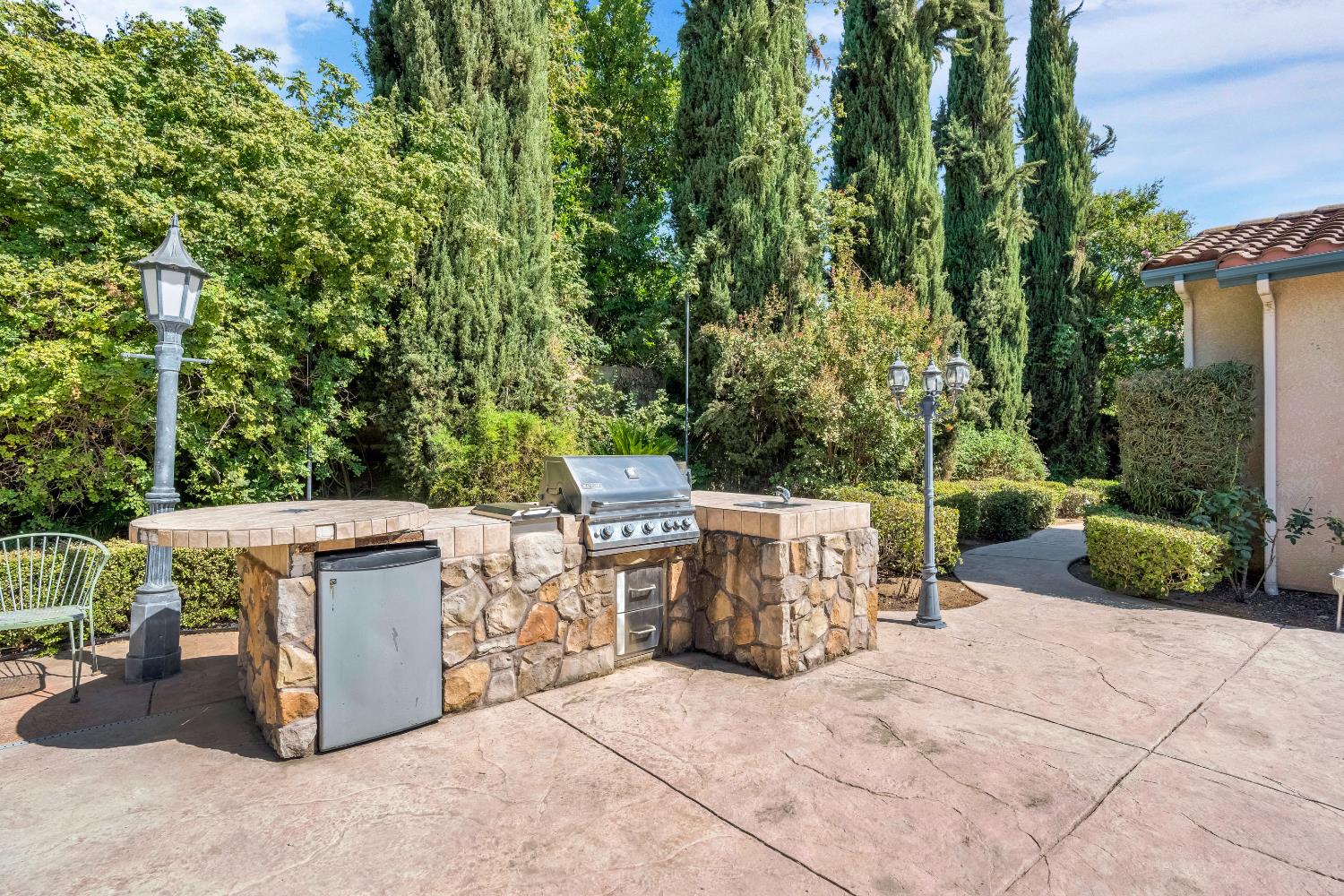 1165 N Fairfax Ave, Clovis, CA 93611