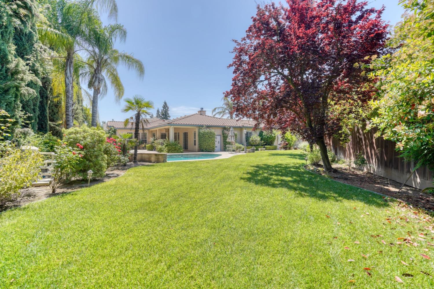 1165 N Fairfax Ave, Clovis, CA 93611
