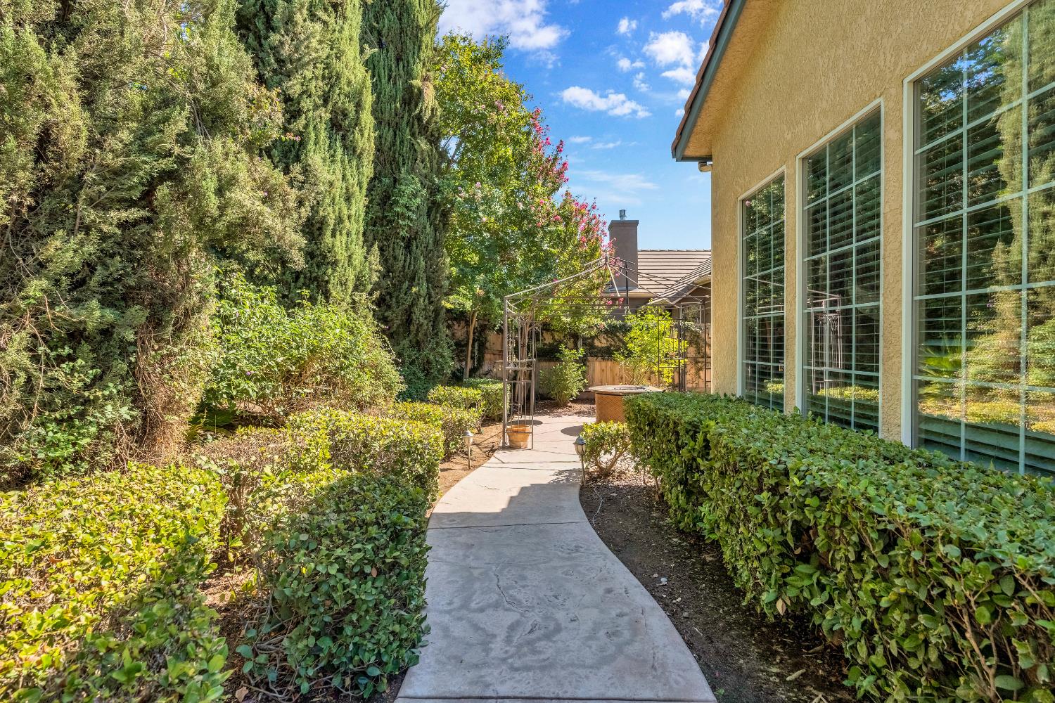 1165 N Fairfax Ave, Clovis, CA 93611