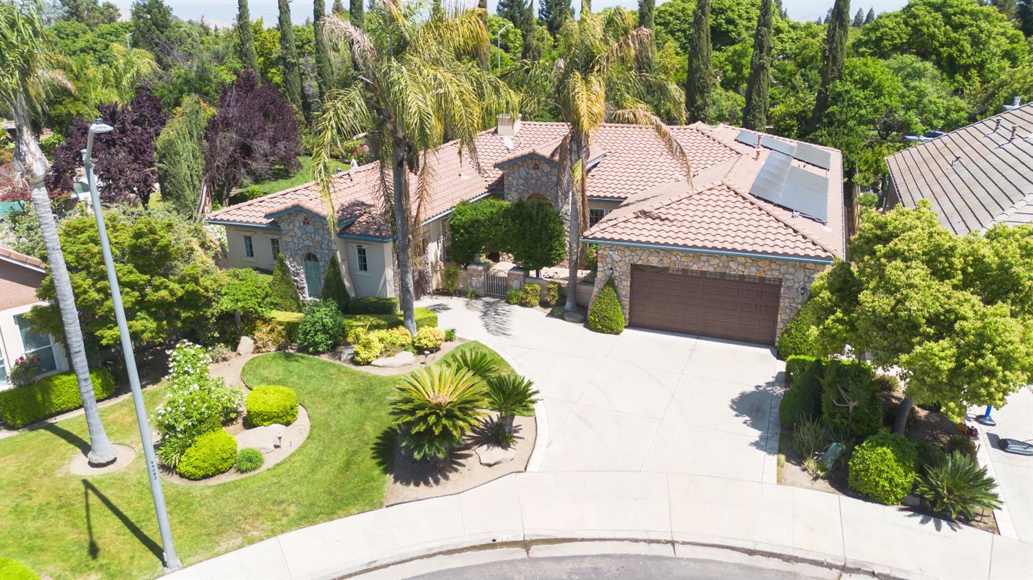 1165 N Fairfax Ave, Clovis, CA 93611