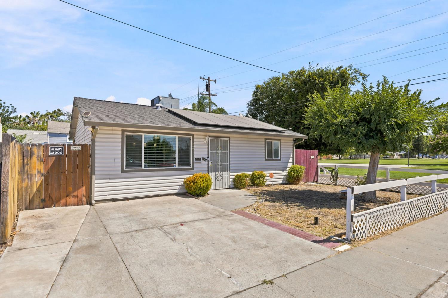 521 Oregon St St, Manteca, CA 95337