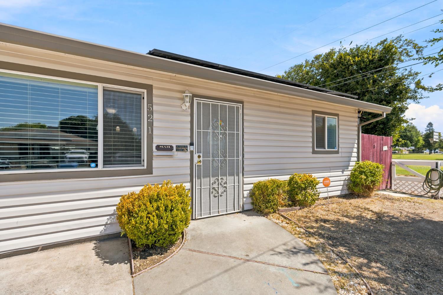521 Oregon St St, Manteca, CA 95337