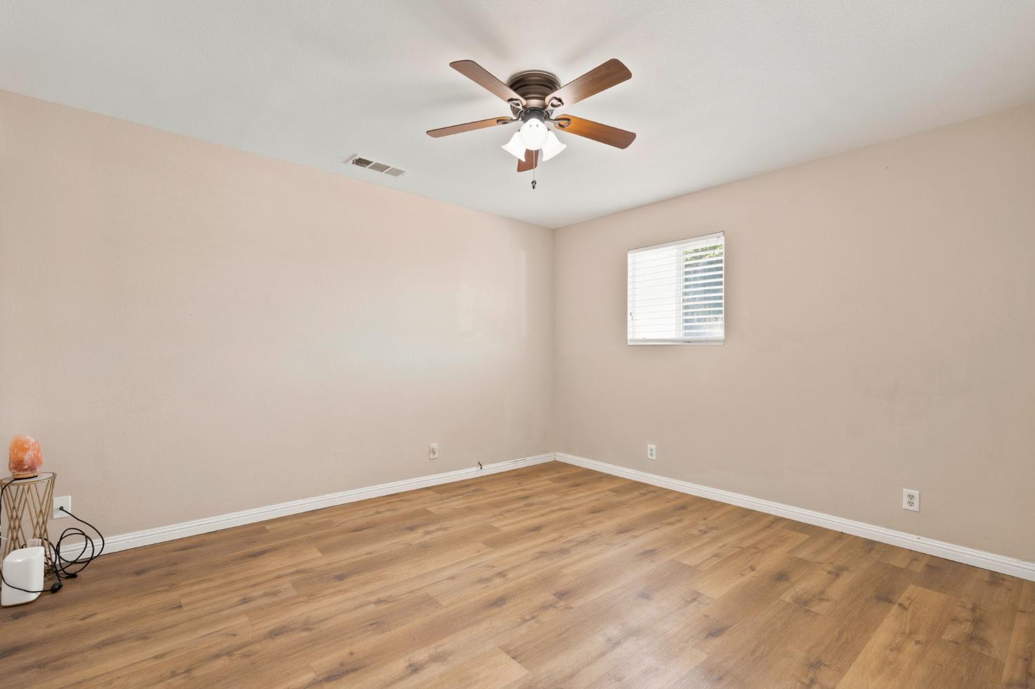 521 Oregon St St, Manteca, CA 95337