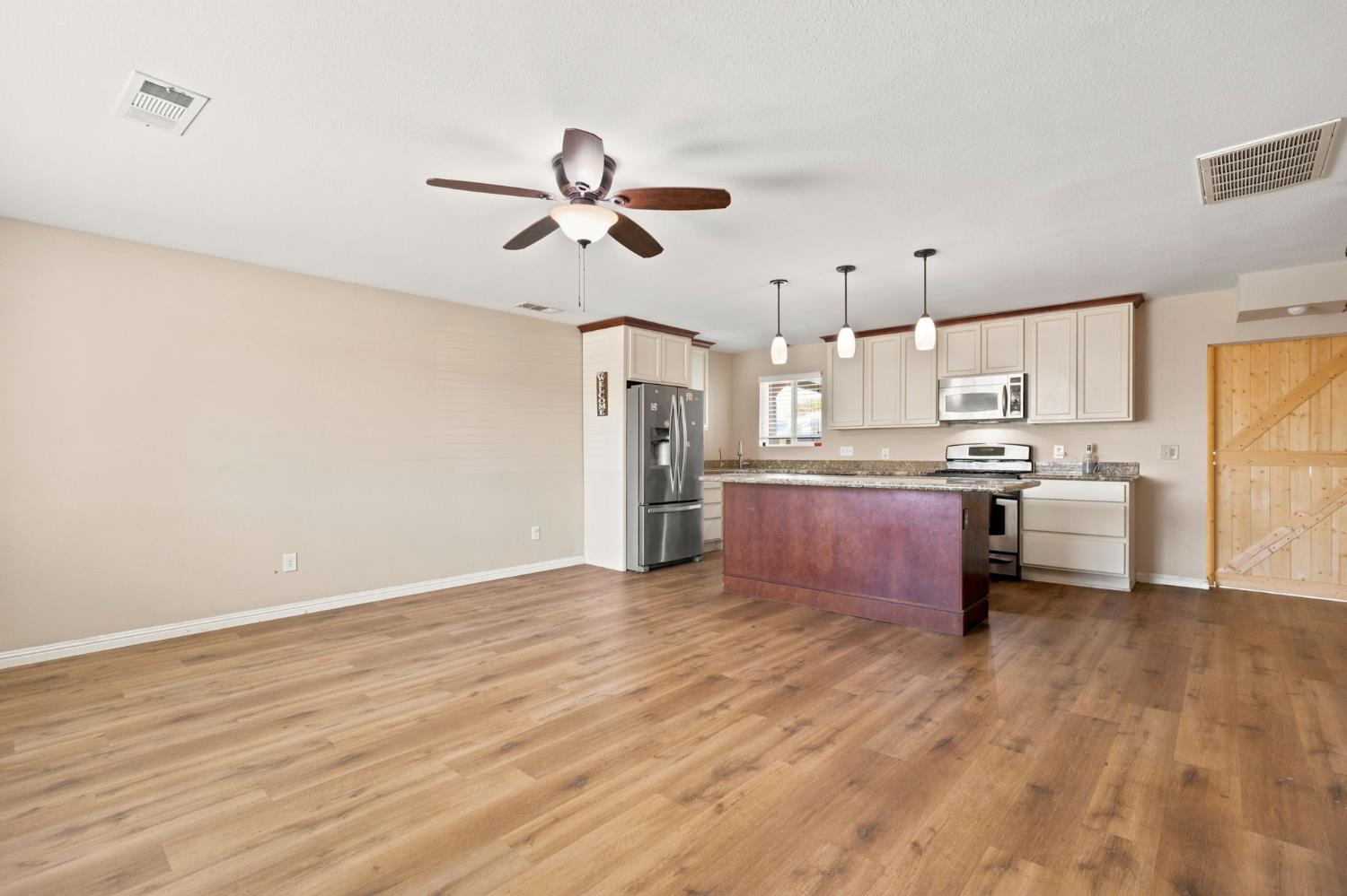 521 Oregon St St, Manteca, CA 95337