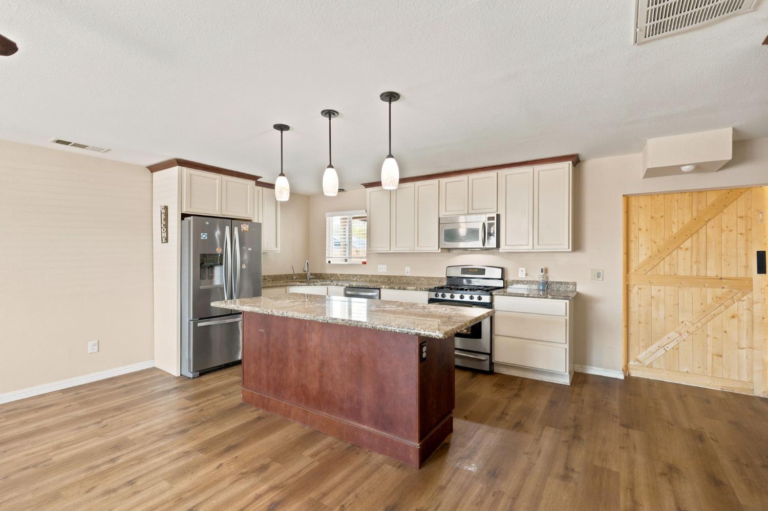 521 Oregon St St, Manteca, CA 95337