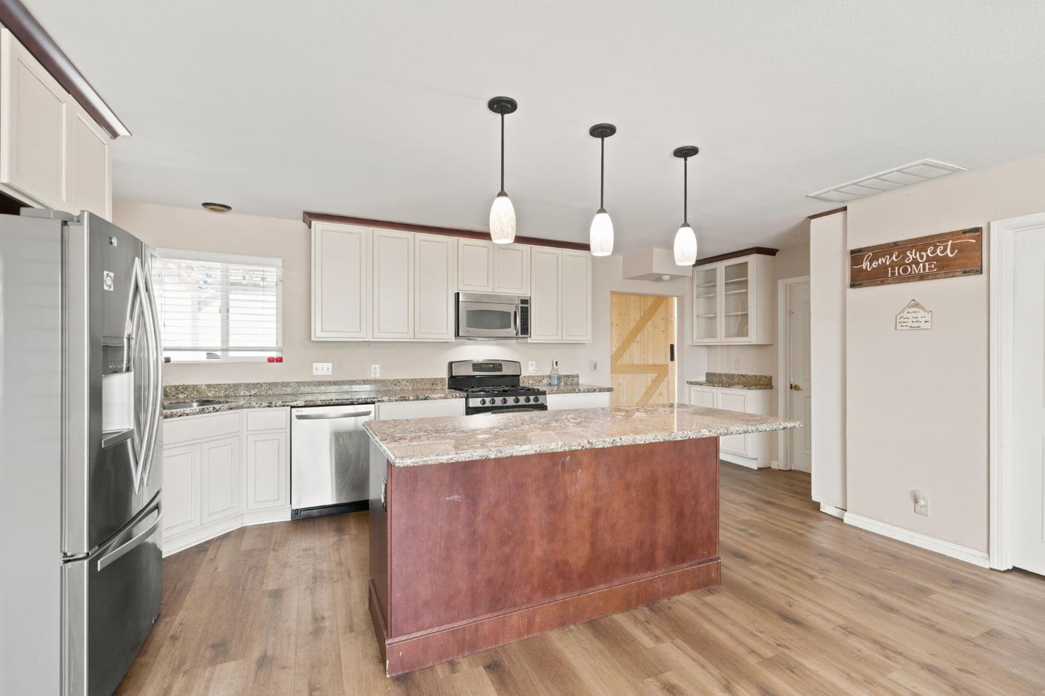 521 Oregon St St, Manteca, CA 95337